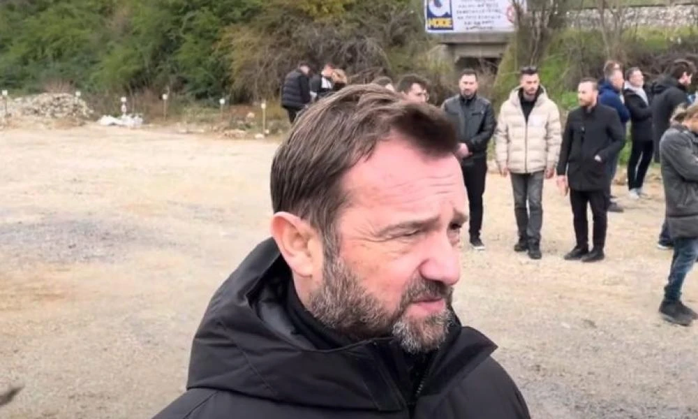 Πατέρας που έχασε τις δίδυμες κόρες του και την ανιψιά του στα Τέμπη: Πού βρήκαν οι κατηγορούμενοι τα εκατομμύρια ευρώ εγγύηση για να μην προφυλακιστούν;